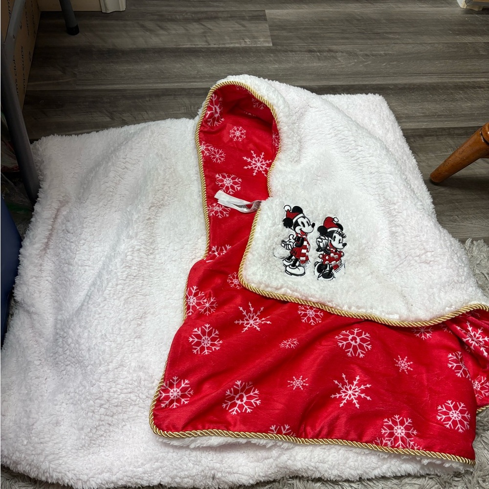 NWT- Disney Holiday Throw Blanket with Mickey and Minnie
